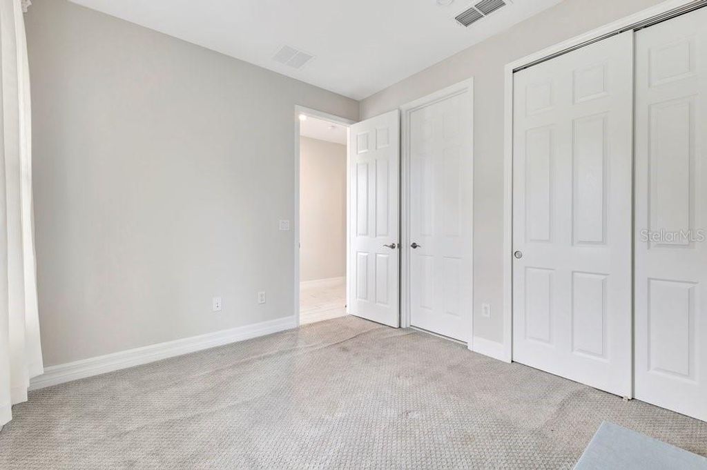 Image 7 of property listing at 11902 LANDING POINT LOOP, Orlando, FL 32832