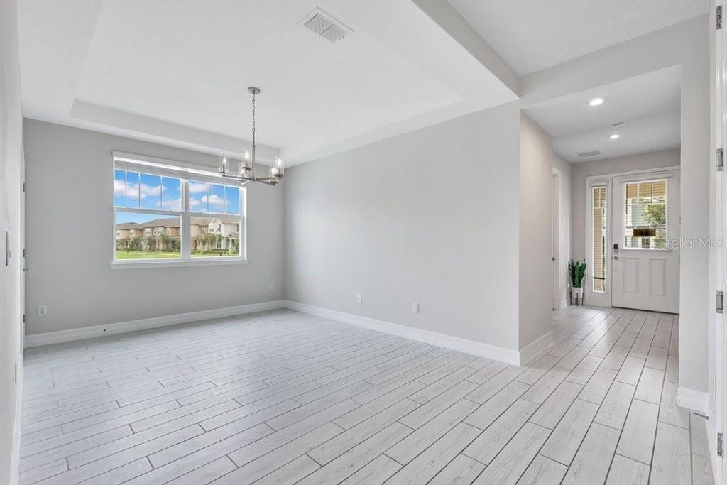 Image 9 of property listing at 11902 LANDING POINT LOOP, Orlando, FL 32832
