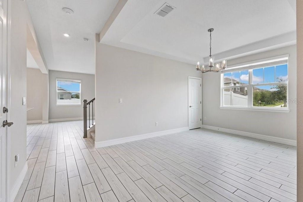 Image 10 of property listing at 11902 LANDING POINT LOOP, Orlando, FL 32832