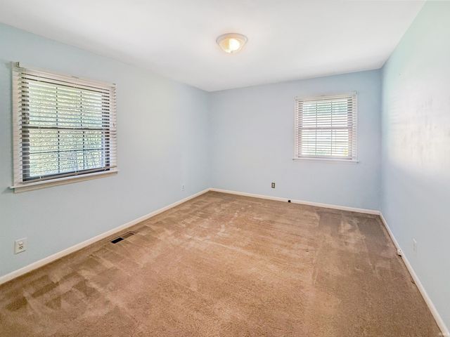 653 Greenview Drive, Evansville, IN 47711