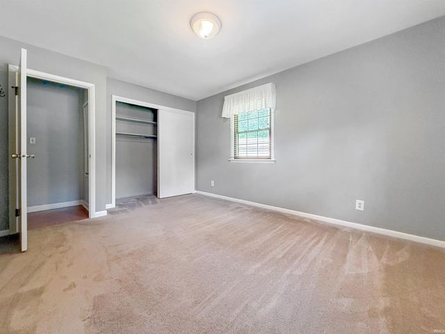 653 Greenview Drive, Evansville, IN 47711