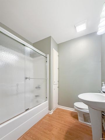 653 Greenview Drive, Evansville, IN 47711