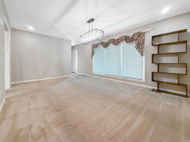 653 Greenview Drive, Evansville, IN 47711