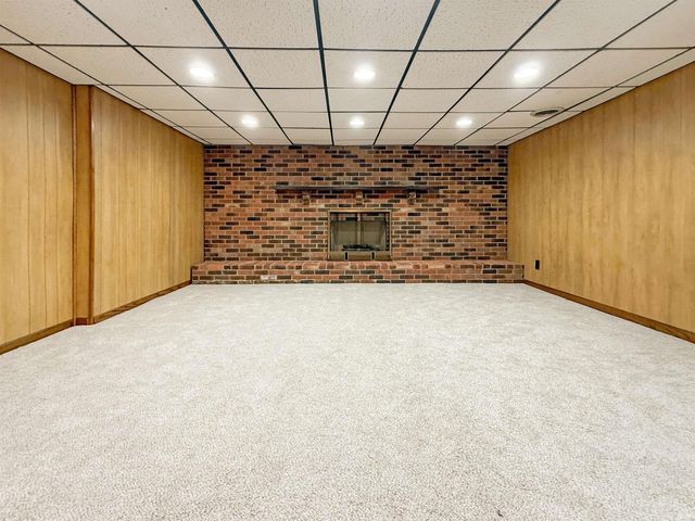 653 Greenview Drive, Evansville, IN 47711