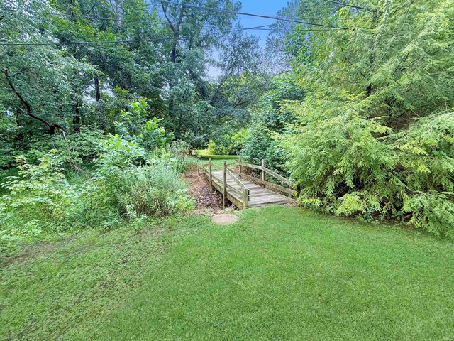 653 Greenview Drive, Evansville, IN 47711