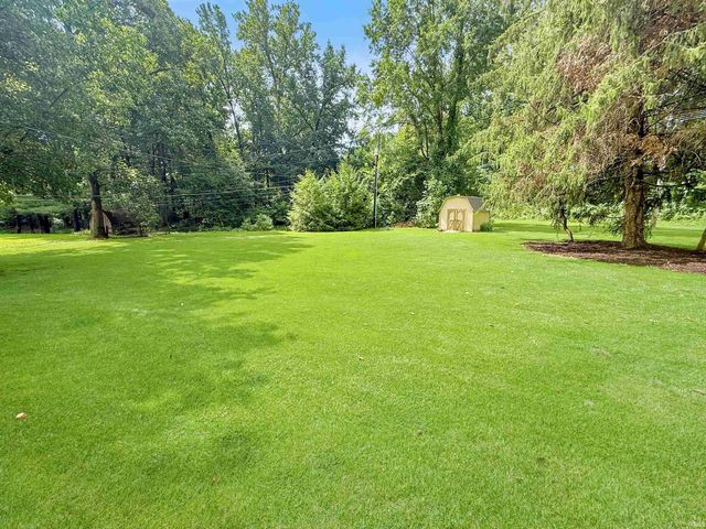 653 Greenview Drive, Evansville, IN 47711