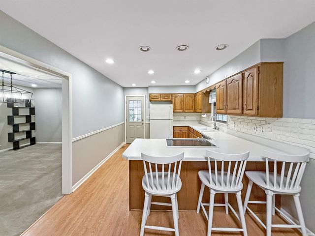 653 Greenview Drive, Evansville, IN 47711