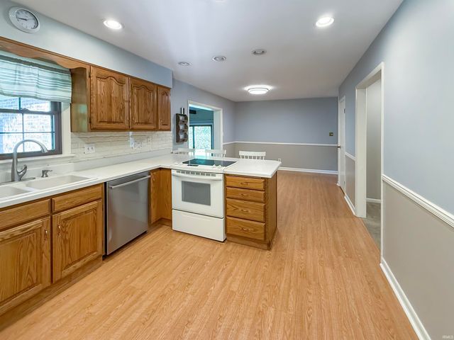 653 Greenview Drive, Evansville, IN 47711