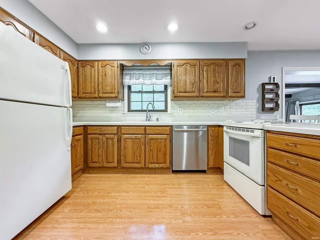 653 Greenview Drive, Evansville, IN 47711
