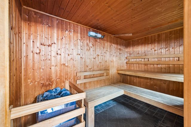 26 10th Street W 2004, Saint Paul, MN 55102