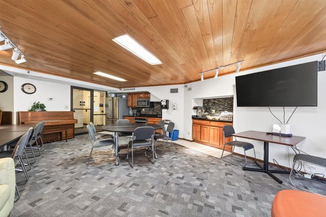 26 10th Street W 2004, Saint Paul, MN 55102