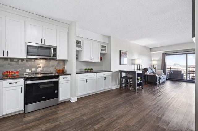 26 10th Street W 2004, Saint Paul, MN 55102