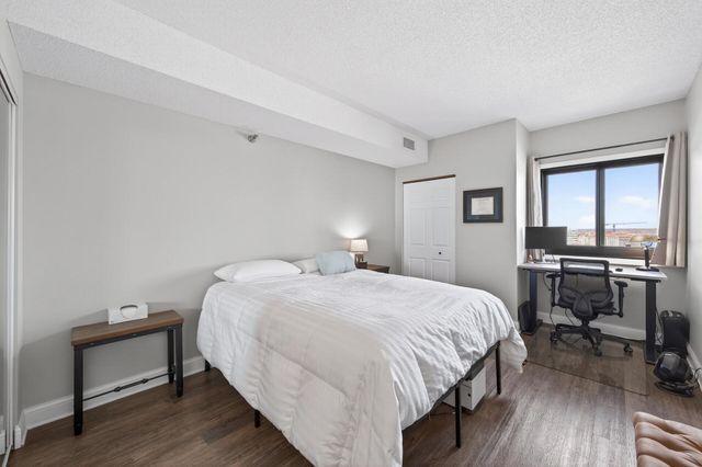 26 10th Street W 2004, Saint Paul, MN 55102