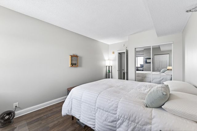 26 10th Street W 2004, Saint Paul, MN 55102