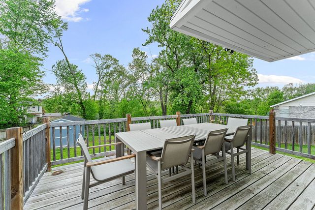 2005 Oakwood Avenue, Bentonville, AR 72712