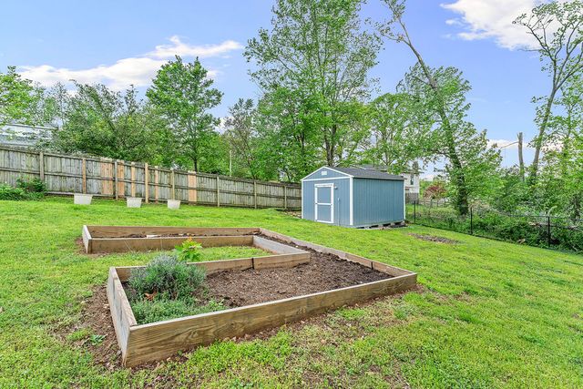 2005 Oakwood Avenue, Bentonville, AR 72712