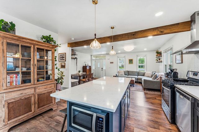 2005 Oakwood Avenue, Bentonville, AR 72712
