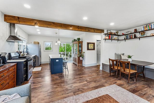 2005 Oakwood Avenue, Bentonville, AR 72712