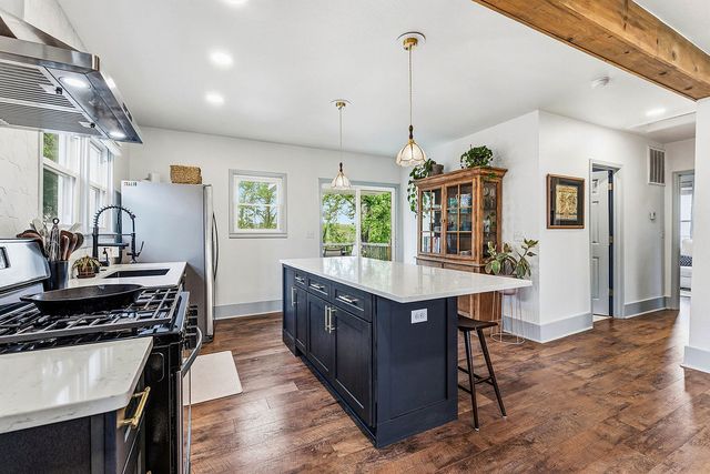 2005 Oakwood Avenue, Bentonville, AR 72712