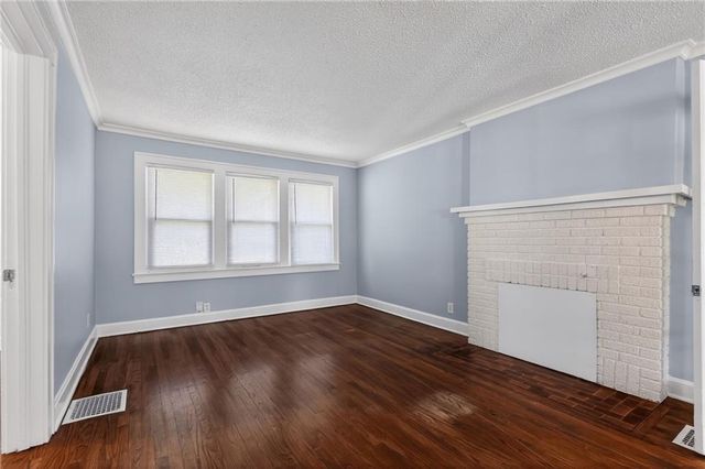 9324 E 15th Street, Independence, MO 64052