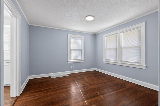 9324 E 15th Street, Independence, MO 64052
