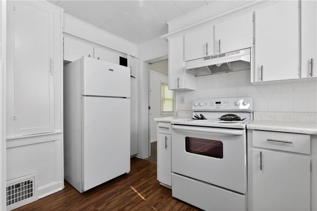 9324 E 15th Street, Independence, MO 64052