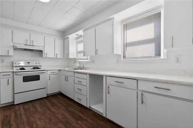 9324 E 15th Street, Independence, MO 64052