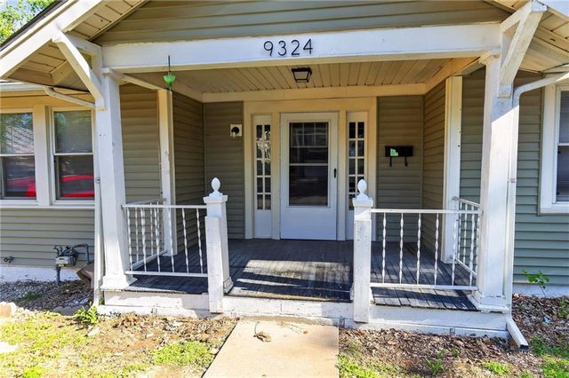9324 E 15th Street, Independence, MO 64052