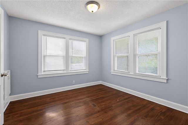 9324 E 15th Street, Independence, MO 64052