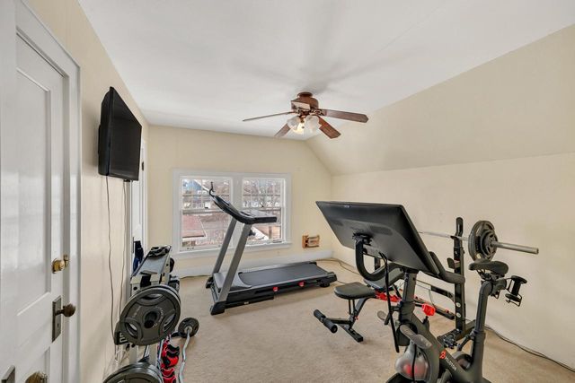 1604 E Newport AVENUE, Milwaukee, WI 53211