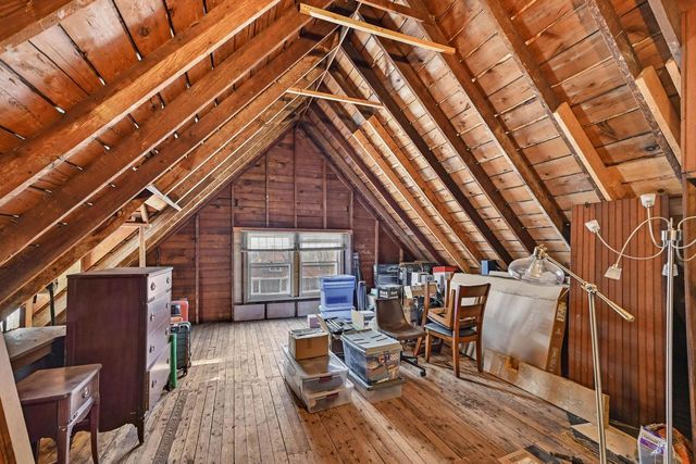 1604 E Newport AVENUE, Milwaukee, WI 53211