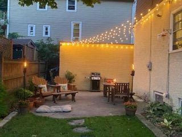 1604 E Newport AVENUE, Milwaukee, WI 53211