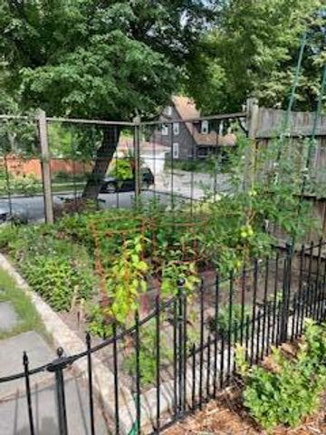 1604 E Newport AVENUE, Milwaukee, WI 53211