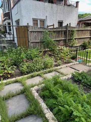 1604 E Newport AVENUE, Milwaukee, WI 53211