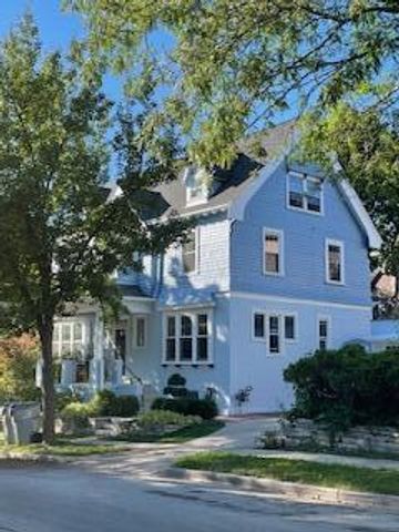 1604 E Newport AVENUE, Milwaukee, WI 53211