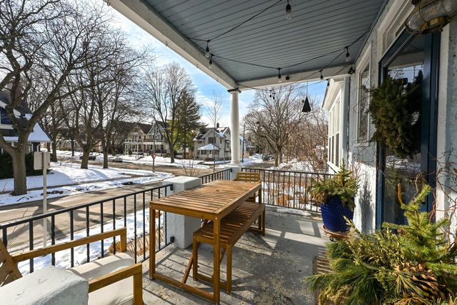 1604 E Newport AVENUE, Milwaukee, WI 53211