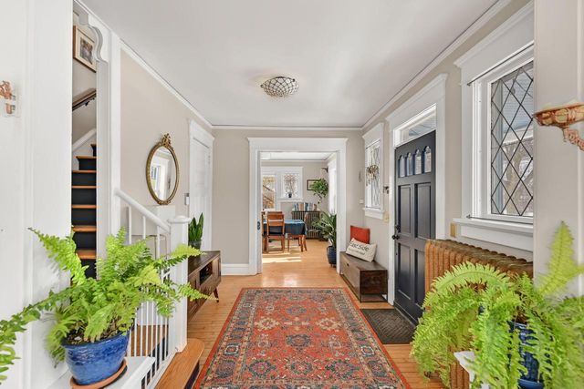 1604 E Newport AVENUE, Milwaukee, WI 53211