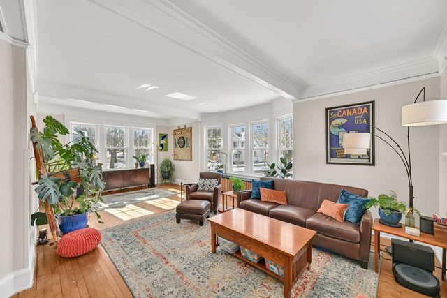 1604 E Newport AVENUE, Milwaukee, WI 53211