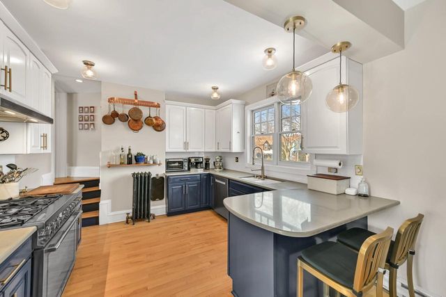 1604 E Newport AVENUE, Milwaukee, WI 53211