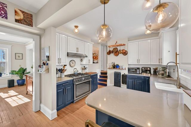 1604 E Newport AVENUE, Milwaukee, WI 53211