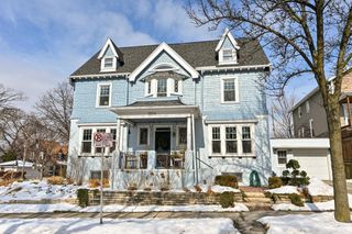1604 E Newport AVENUE, Milwaukee, WI 53211
