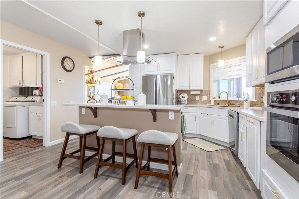 Image 6 of property listing at 24303 Woolsey Canyon Road 45, Canoga Park, CA 91304