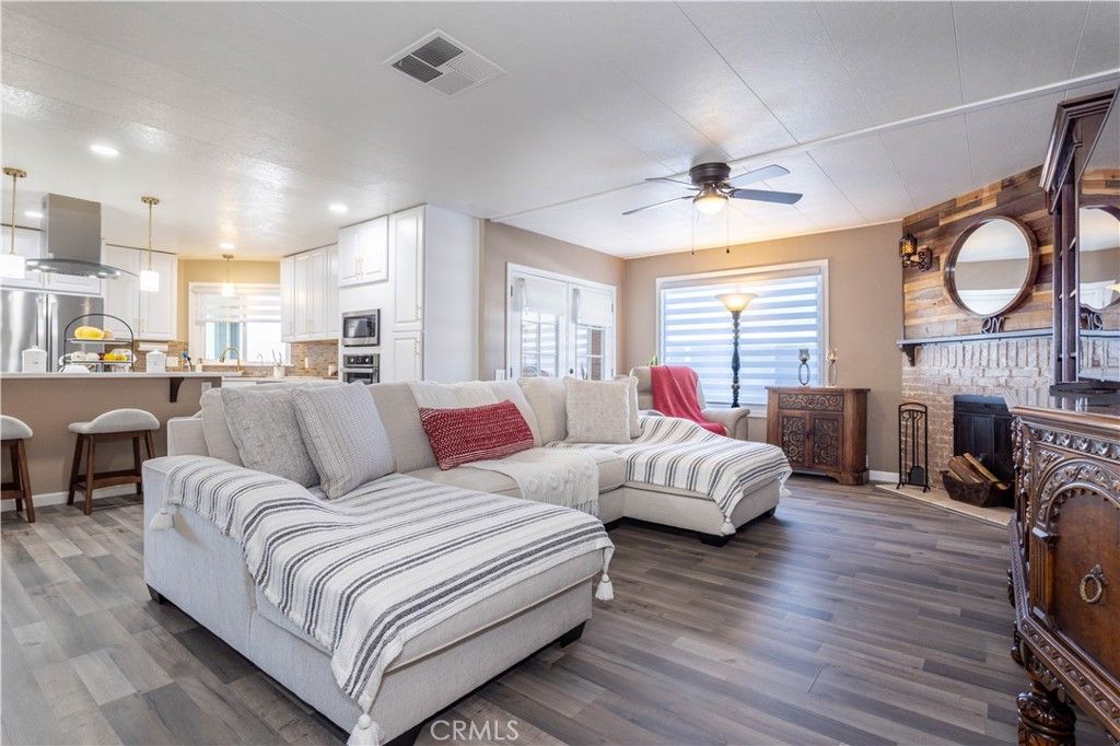 Image 9 of property listing at 24303 Woolsey Canyon Road 45, Canoga Park, CA 91304