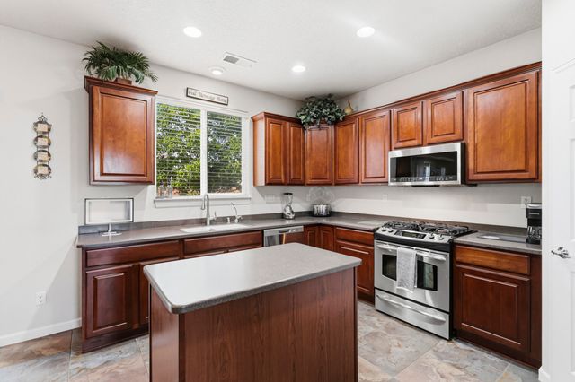 7120 Fairbanks Drive NE, Rio Rancho, NM 87144