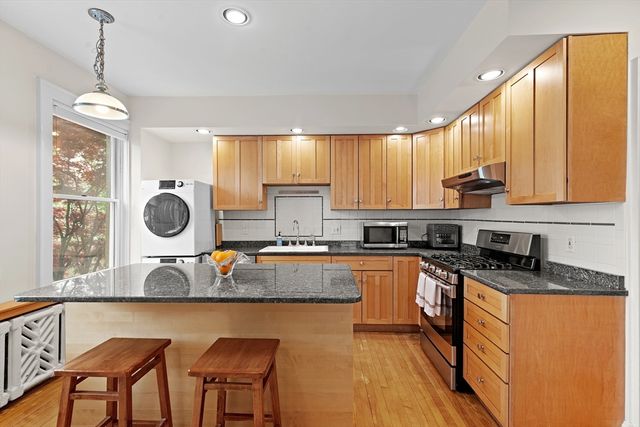 12 Spruce St 12, Watertown, MA 02472