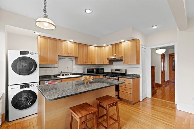12 Spruce St 12, Watertown, MA 02472