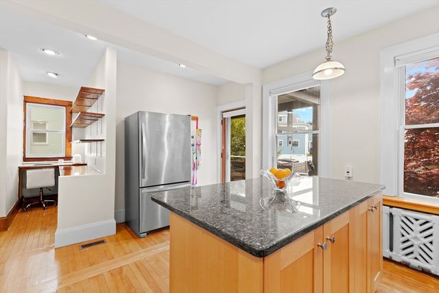 12 Spruce St 12, Watertown, MA 02472