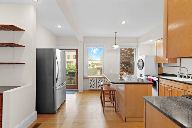 12 Spruce St 12, Watertown, MA 02472