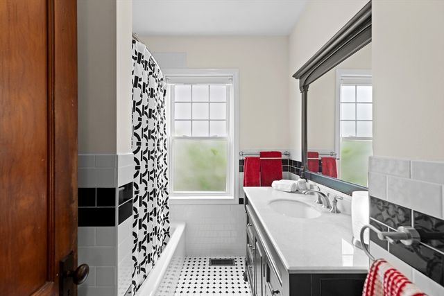 12 Spruce St 12, Watertown, MA 02472
