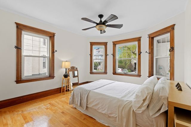 12 Spruce St 12, Watertown, MA 02472